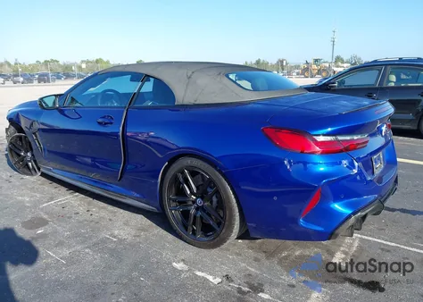 2023 BMW M8 Cabriolet Competition z USA, uszkodzony, nr VIN WBSDZ0C02PCM59017